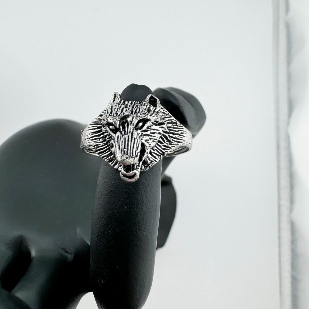 Vintage Wolf Stainless Steel Ring Biker Statement Strength Rustic Protection